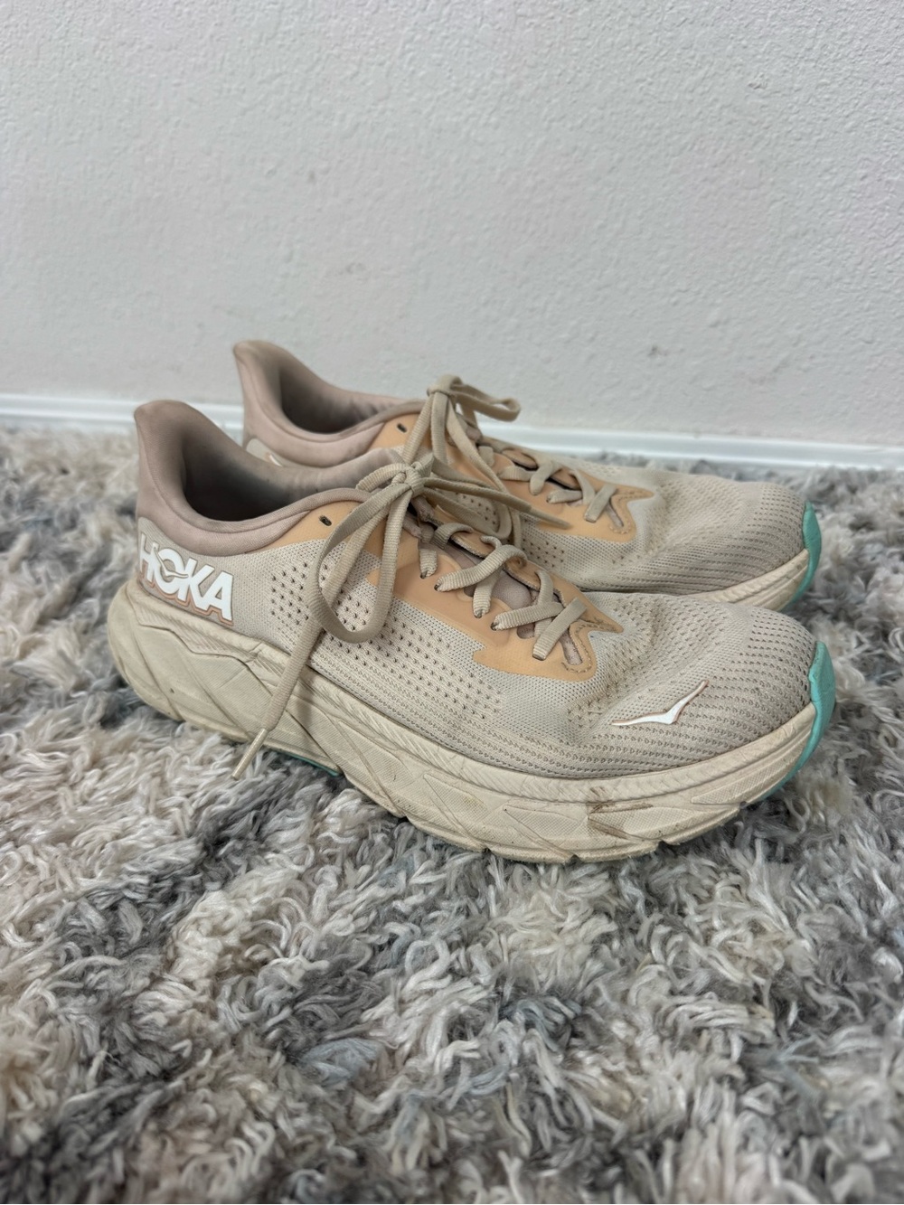 Hoka Arahi 7 Tan Athletic Running Shoes Sneakers Workout Yoga